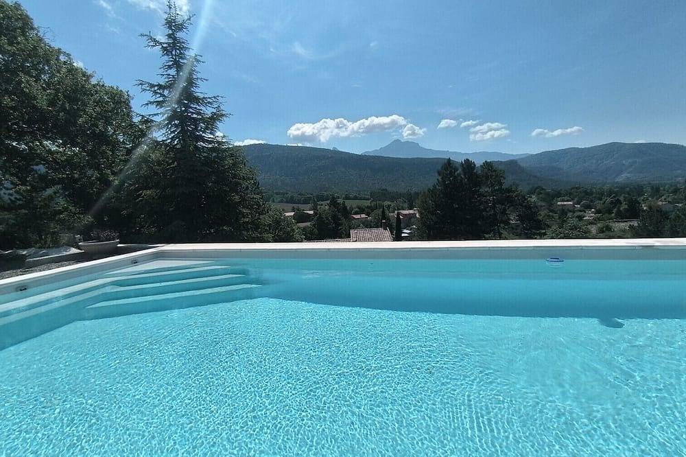 L'Ecrin du Brusquet 8personnes piscine chauffée in Le Brusquet, Alpes-de-Haute-Provence