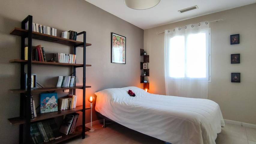 Location de vacances pour 8 personnes, avec terrasse ainsi que jardin et piscine à Saint-Saturnin-lès-Avignon - 4
