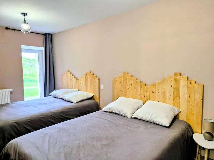 Location de vacances pour 8 personnes, avec vue ainsi que jardin et terrasse à Pont-d'Ouilly - 3