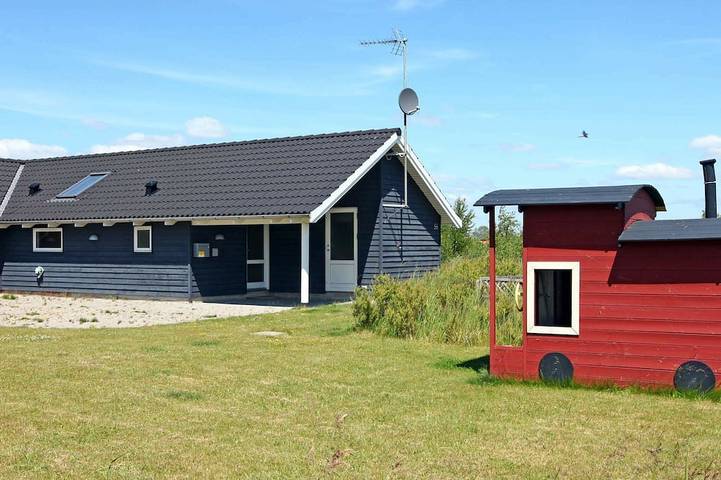 Ferienhaus für 14 Personen, mit Sauna und Whirlpool sowie Terrasse in Lolland