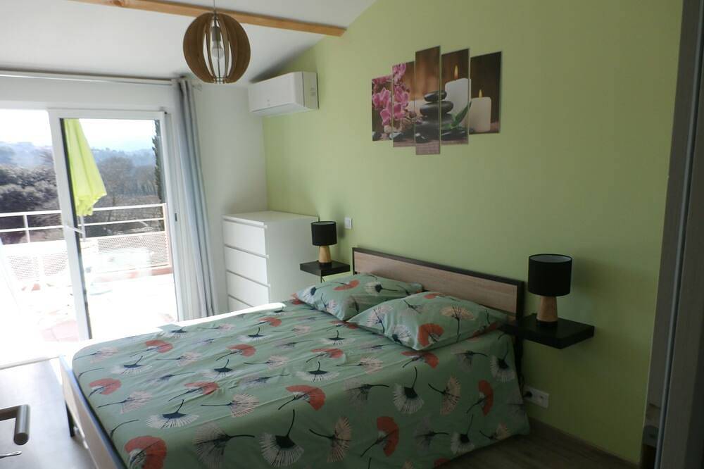 Etiquetado 4 * cabaña, piscina climatizada, climatizada, de 2 a 4 personas. in Carcès, Región Brignoles