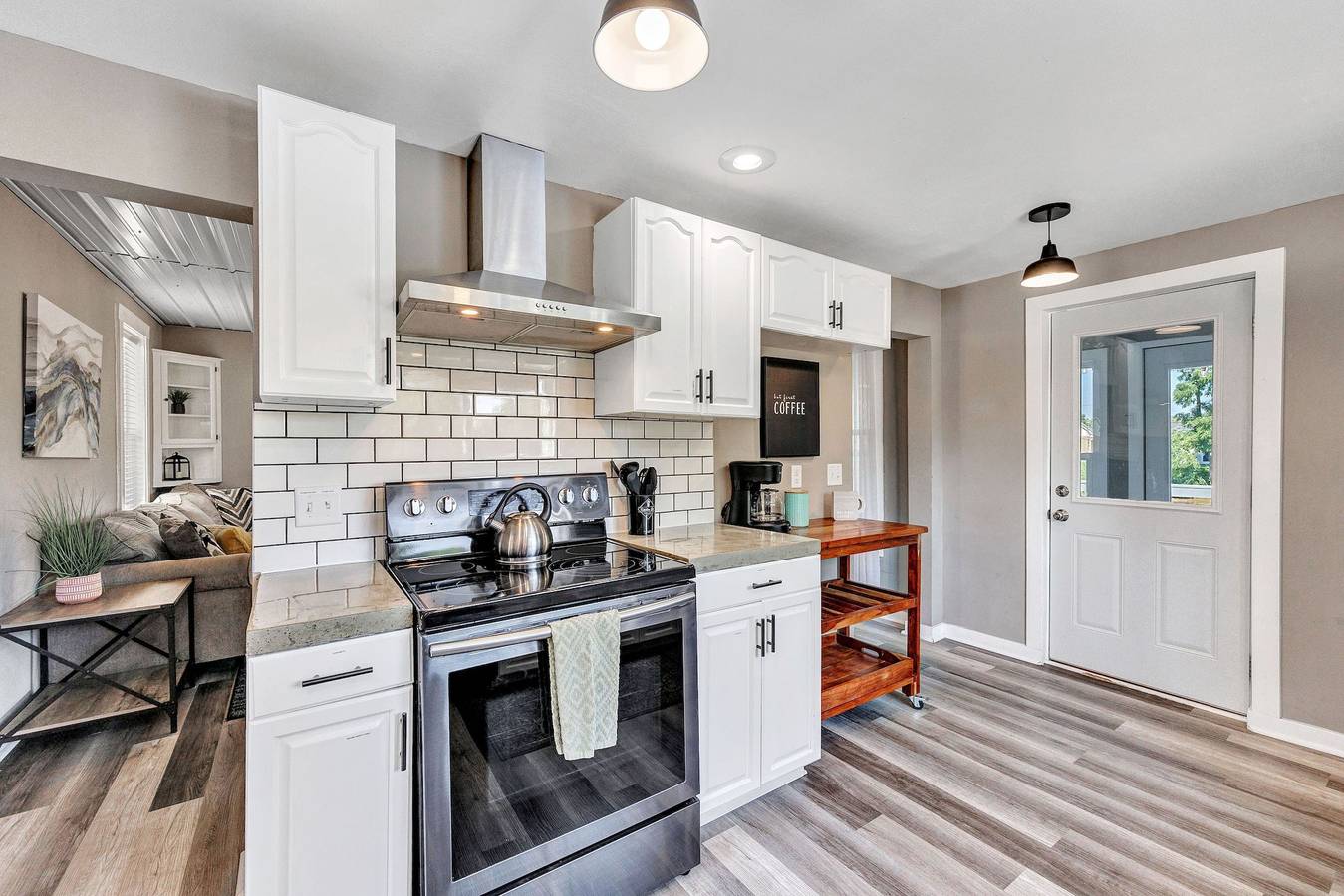 Lazy River Villa - Hottub! Fenced Yard! Sleeps 11! in Condado de Oconto