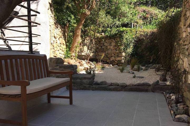 Location de vacances pour 4 personnes, avec jardin et terrasse à La Caunette