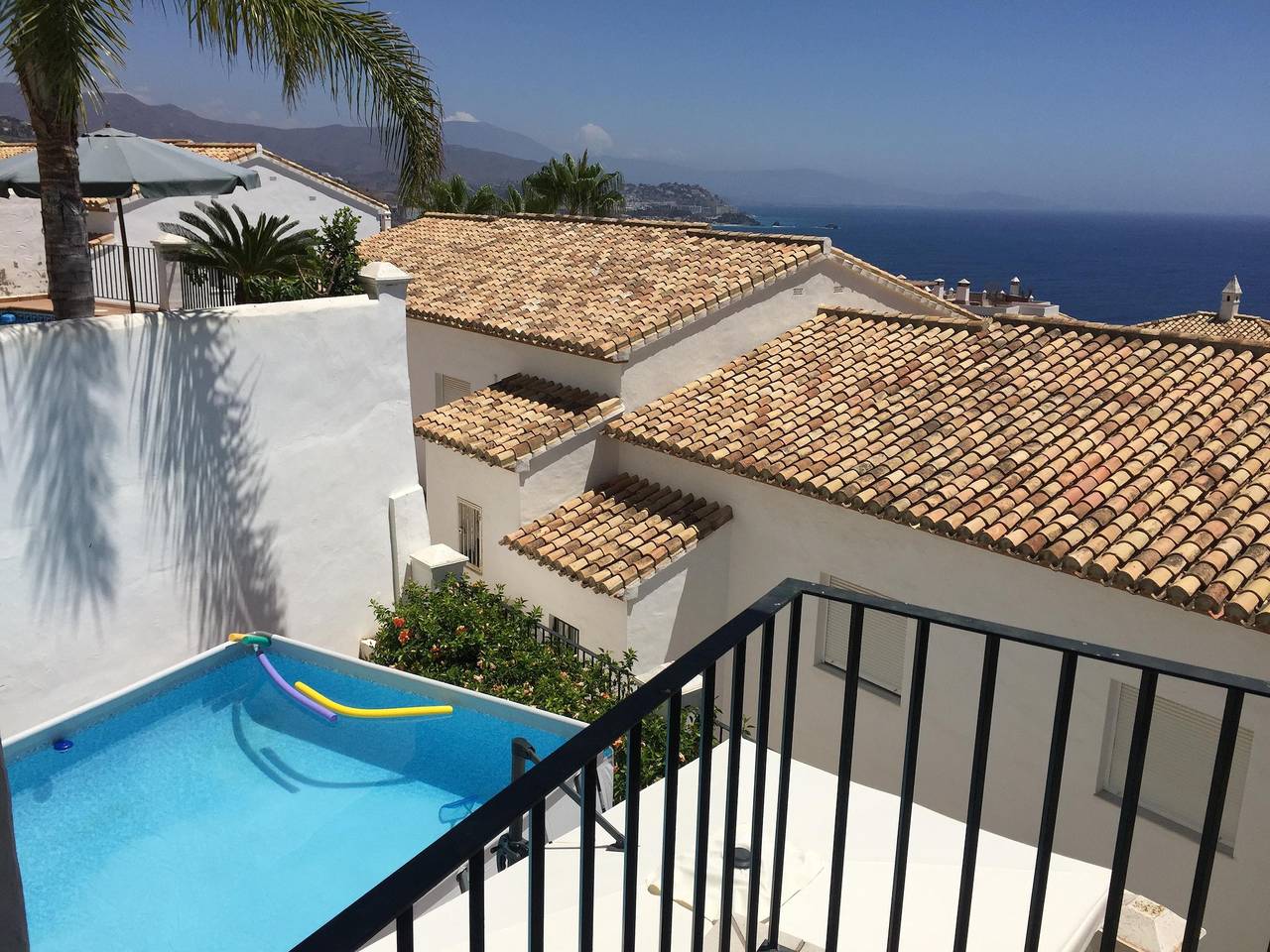 Villa Marina del Este with Sea View, Terrace & Wi-Fi in La Herradura, Almuñecar