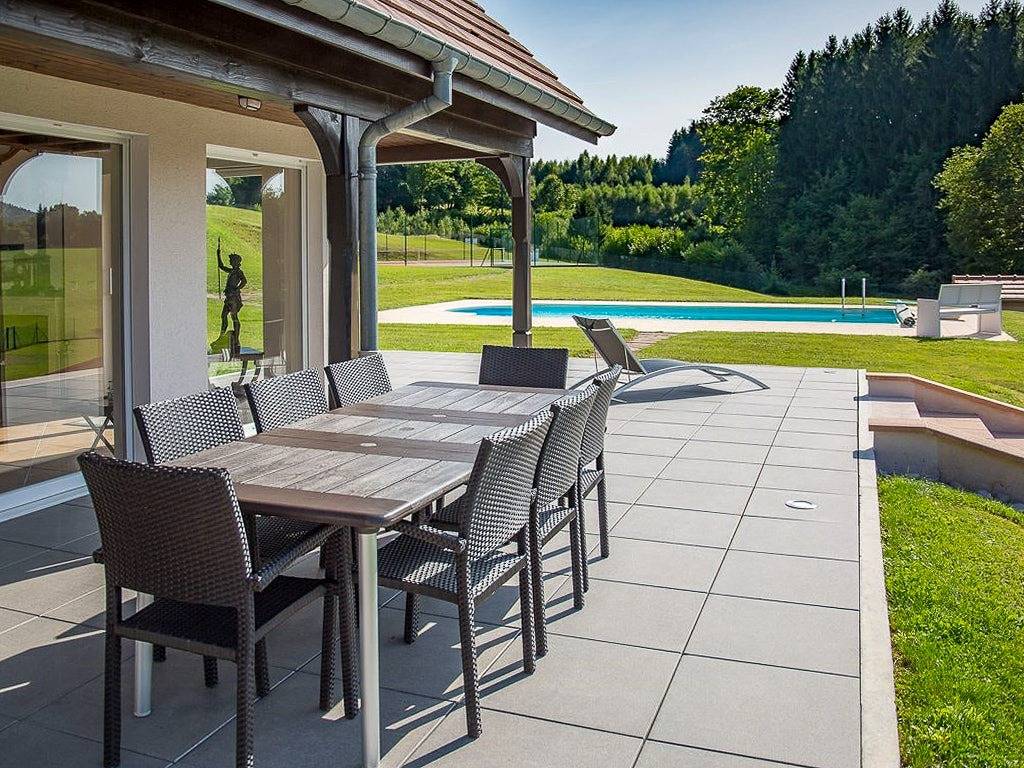 Landhaus mit Pool, Tennis und drei Golfabschlägen in Le Saulcy, Sankt Didel
