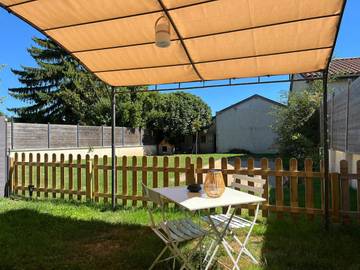 Gîte pour 2 personnes, avec jardin à Miribel