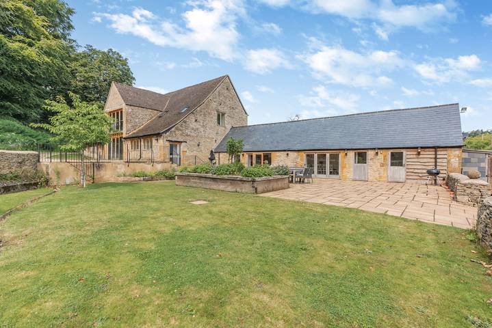 Cottage for 13 people, with garden, with pets in The Cotswolds