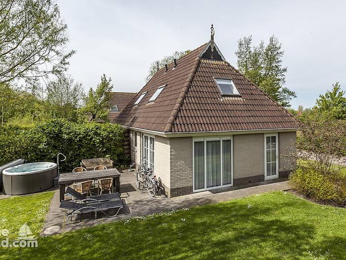 Vakantiefriesland — Ferienhaus Eernewoude mit privatem Spa im Freien und Sauna in Nationalpark De Alde Feanen