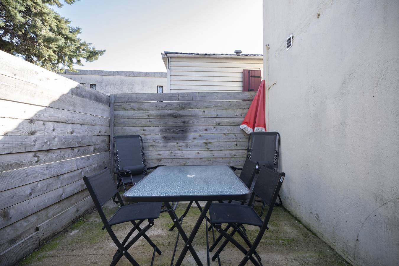 Ganze Wohnung, Ferienwohnung 'Appartement Avec Terrasse' mit privater Terrasse und Wlan in La Garde, Toulon Region