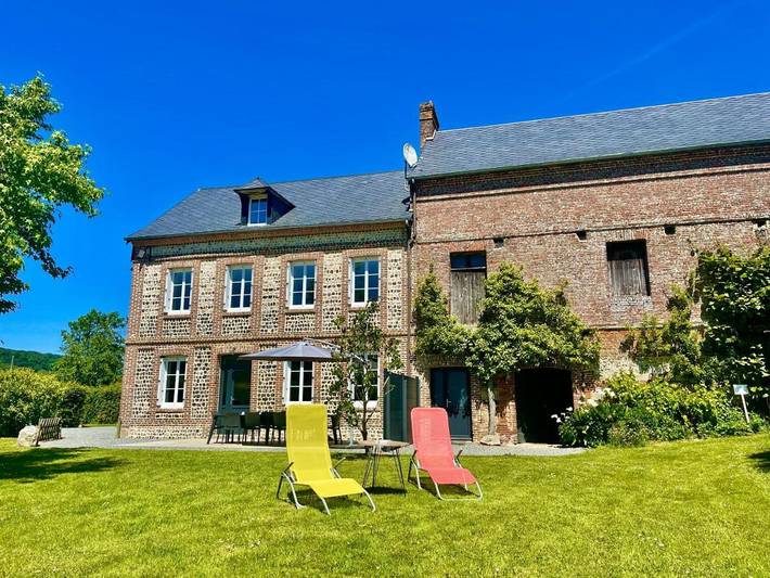 Gîte pour 10 personnes, avec jardin et vue, animaux acceptés à Grainville-la-Teinturière