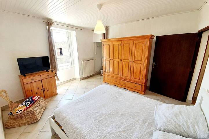 Location de vacances pour 8 personnes, avec jardin ainsi que jacuzzi et terrasse à Saint-Gervasy - 2