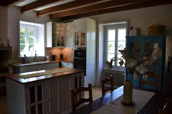 Location de vacances pour 13 personnes, avec jardin ainsi que vue et piscine à Saint-Ythaire - 3