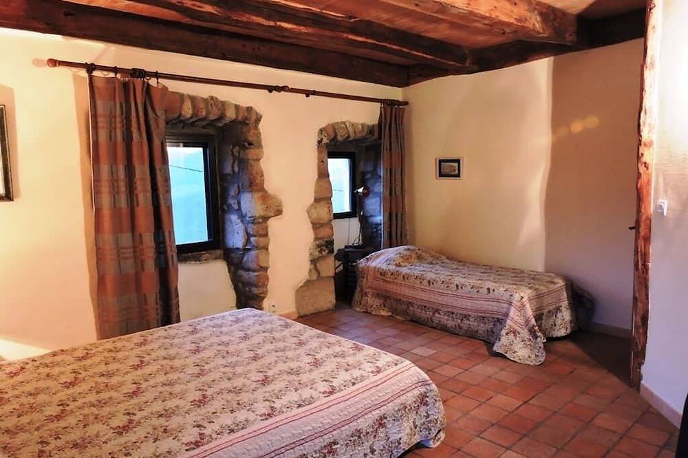 Gîte 5 à 10 pers au cœur du Parc National des Monts d'Ardèche. Moyenne montagne. in Pourchères, Parc naturel régional des Monts d'Ardèche