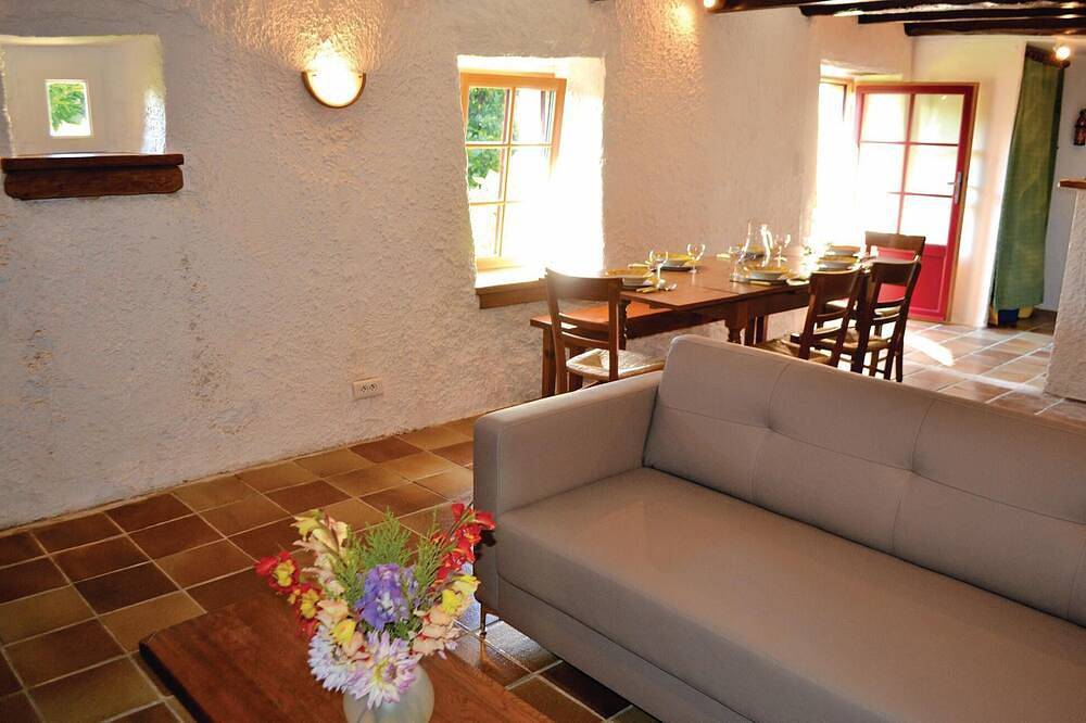 Amazing home in Plozevet with kitchen in Plozévet, Quimper region