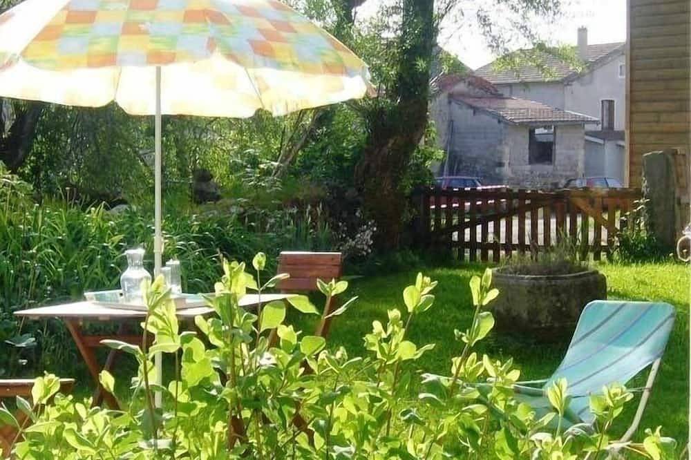 Gîte chaleureux entre festivals, nature et confort avec wifi à Jullianges in Jullianges, Parc Naturel Régional Livradois-Forez