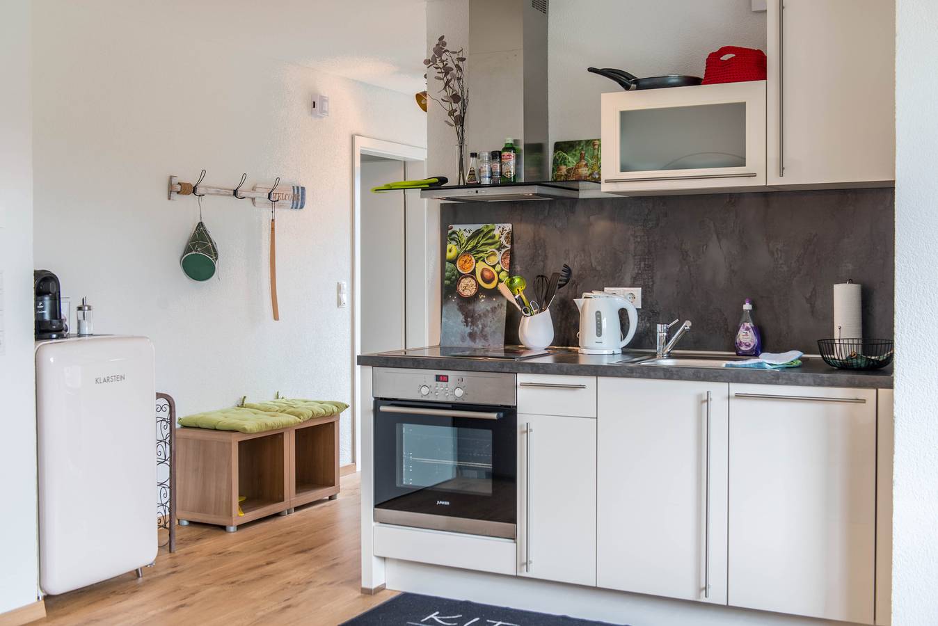 Ganze Wohnung, Ferienwohnung 'Turmgarten' mit Bergblick, privater Terrasse und Wi-Fi in Überlingen, Region Bodensee-Oberschwaben