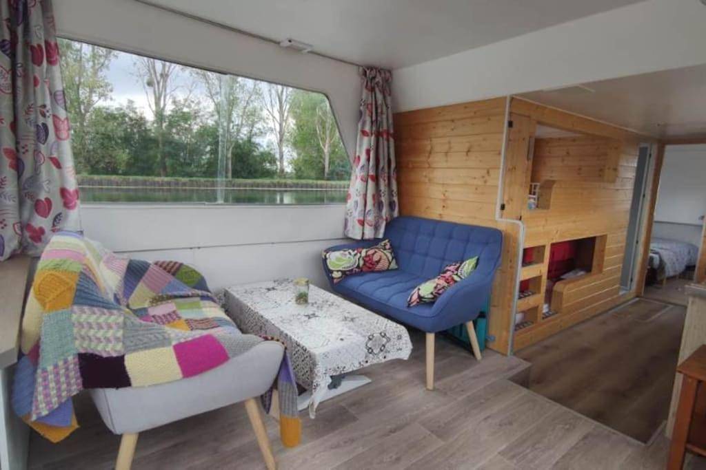 Mobile Home in Briennon, Région de Roanne