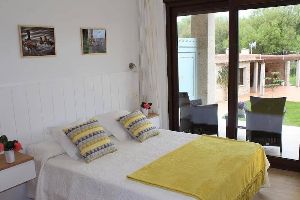 Entire apartment, Apartments \"As Lagoas\" - overlooking the pool and the garden in O Grove, Rías Baixas