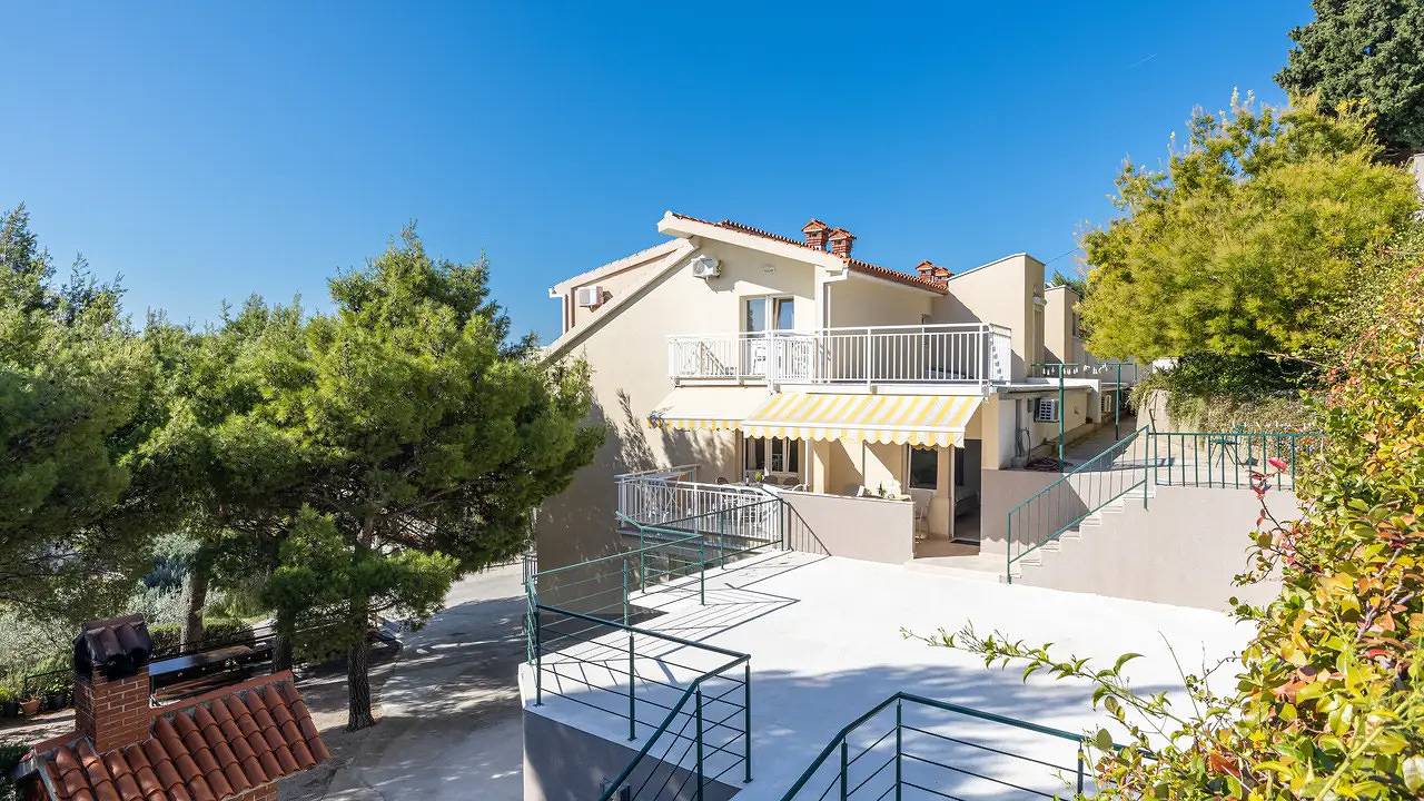 Appartamento vacanze a Duće a partire da 255€ a notte