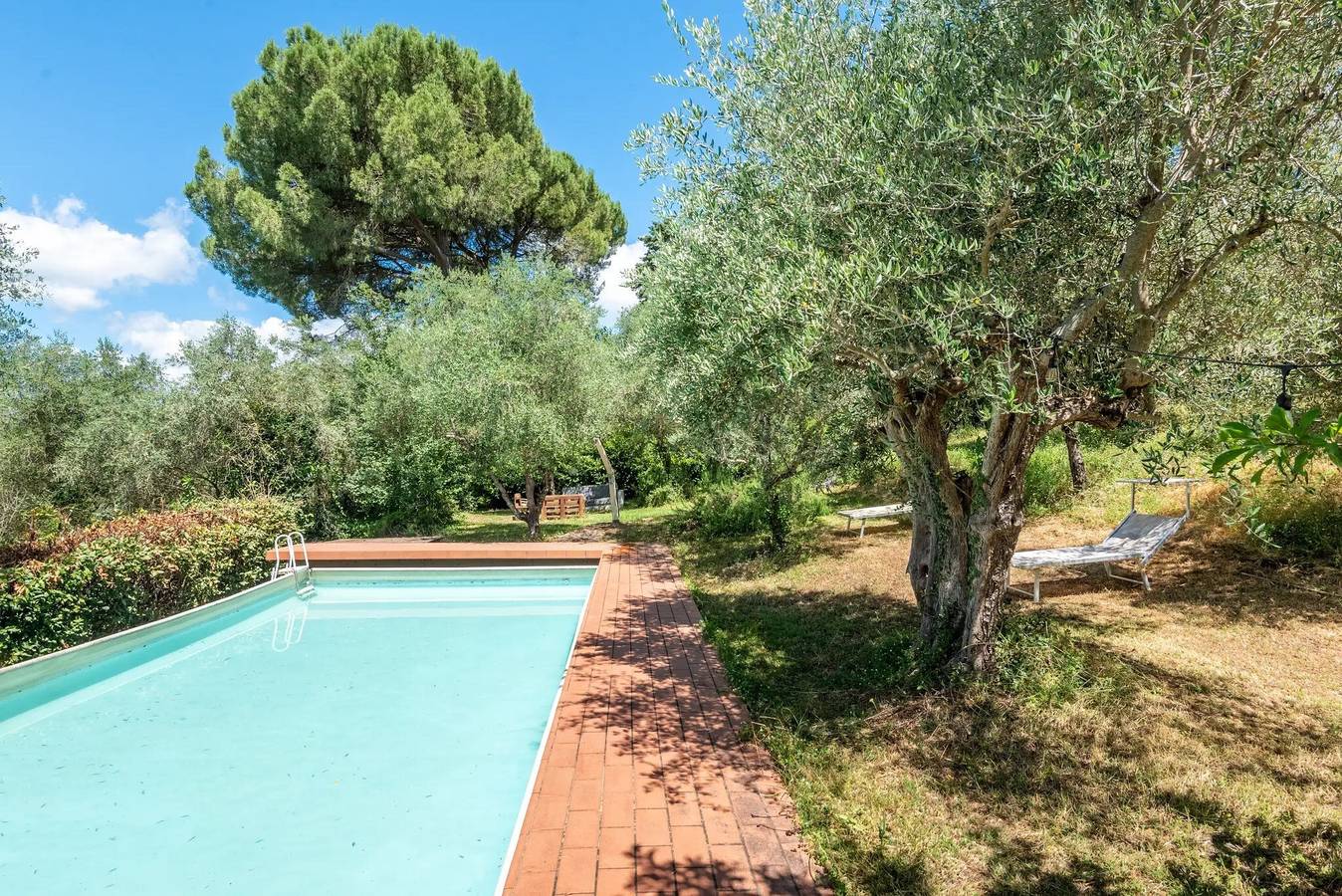 Ganze Wohnung, Apartment 'Nido Blu Loft' mit Gemeinschaftspool, privatem Garten und Wlan in Siena, Siena Provinz