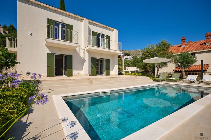 Villa for 8 people, with terrace and garden in Srebreno