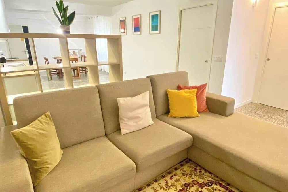 Entire apartment, Padrón Centro P2 by Urent in Padrón, La Coruña Province