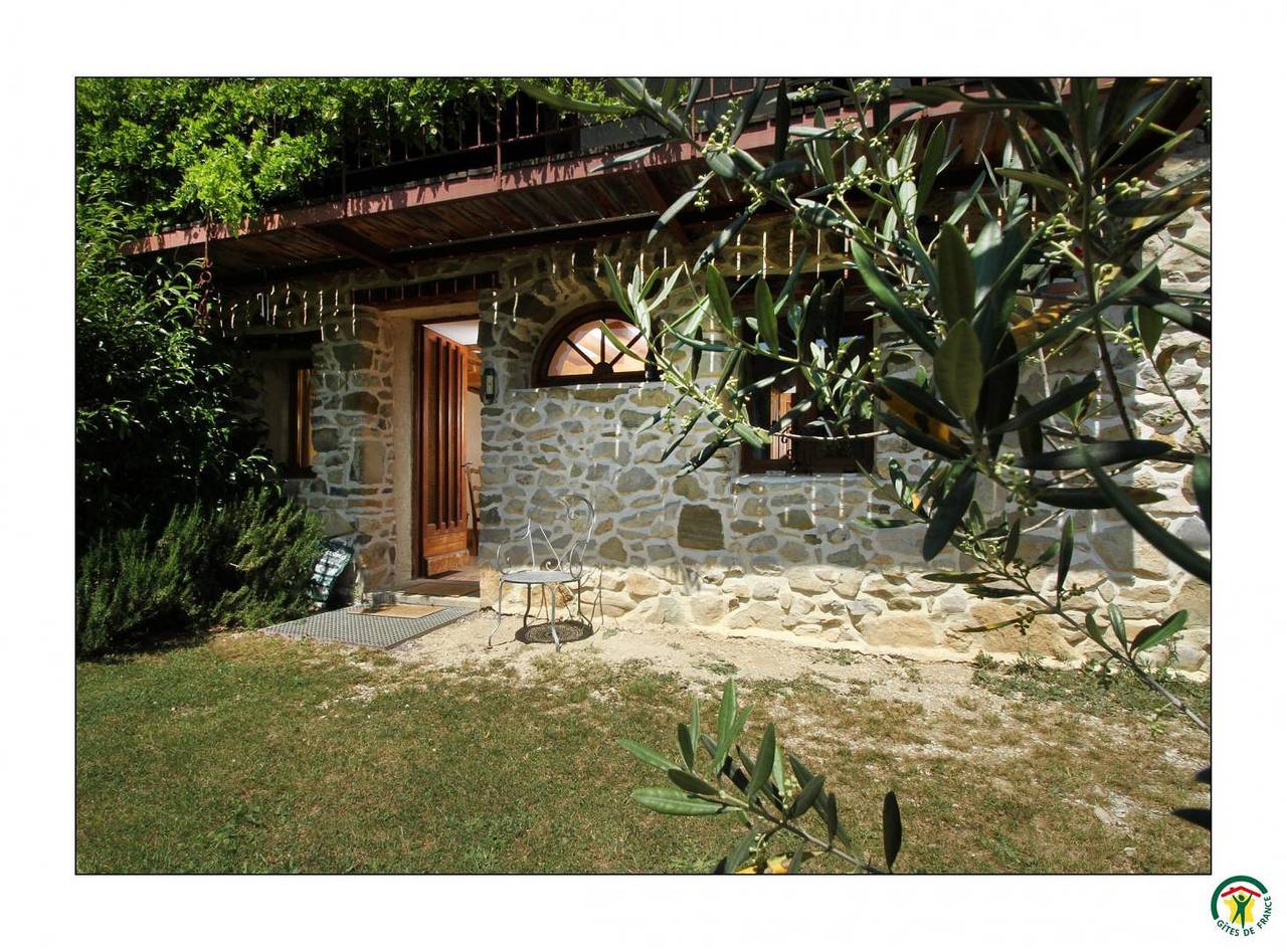 Cottage voor 4 Personen in Arnayon, Die en omgeving