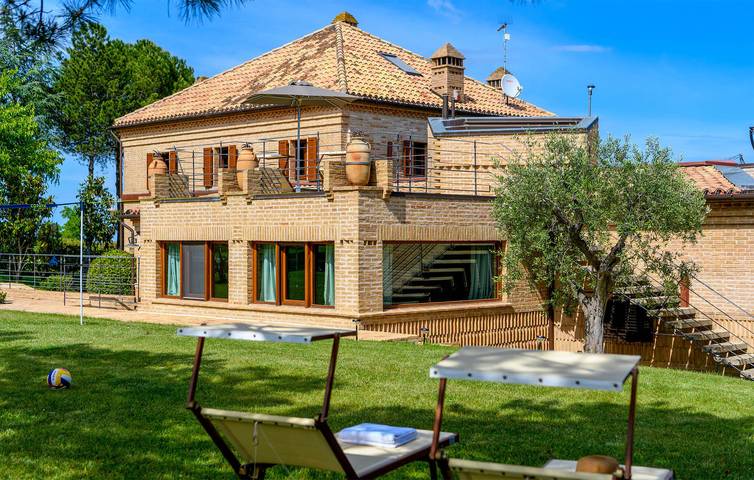 Ferienhaus für 10 Personen, mit Terrasse und Pool sowie Garten, mit Haustier - 1
