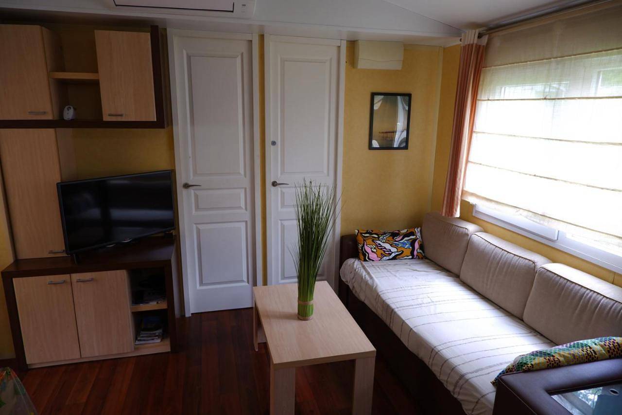 Three-Bedroom House in Semussac, Saintes und Umgebung