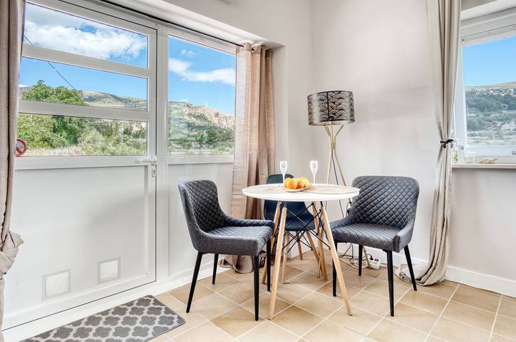 Ganzes Studio, Studio-Apartment 'La Luna' mit Bergblick, Wlan und Klimaanlage in Xixona, Alicante Binnenland