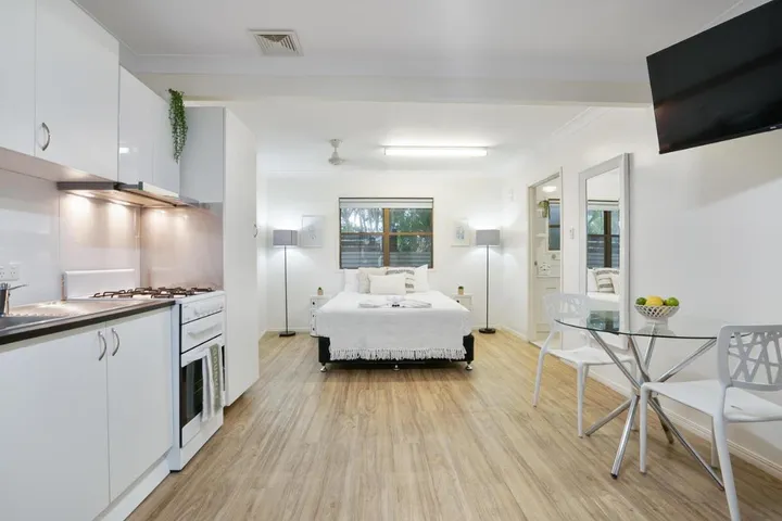 Parc de vacances pour 3 personnes, avec jardin et piscine, animaux acceptés - 1