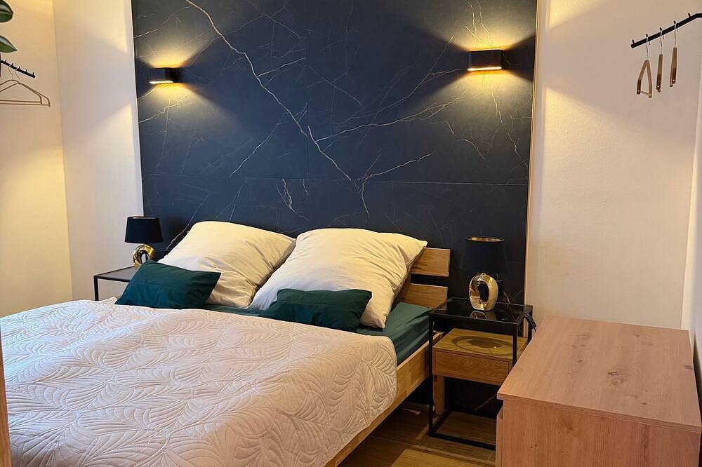 Ganze Wohnung, Moderne Erdgeschoss-Wohnung mit Garten - ideal für Kur & Klinik in Bad Krozingen, Südschwarzwald