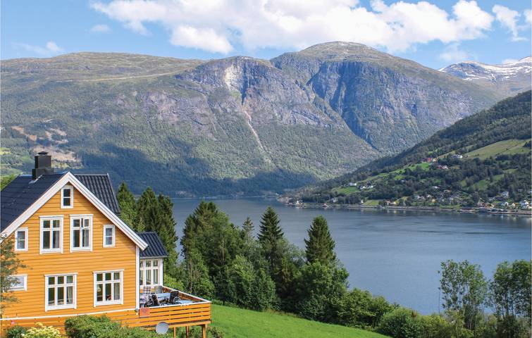 Feriehus for 5 personer, med Terrasse i Olden