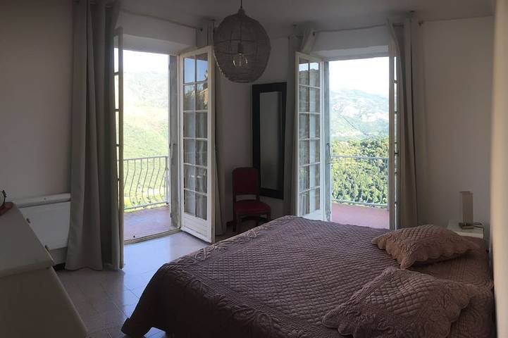 Location de vacances pour 6 personnes, avec balcon et jardin à Sainte-Lucie-de-Tallano - 4