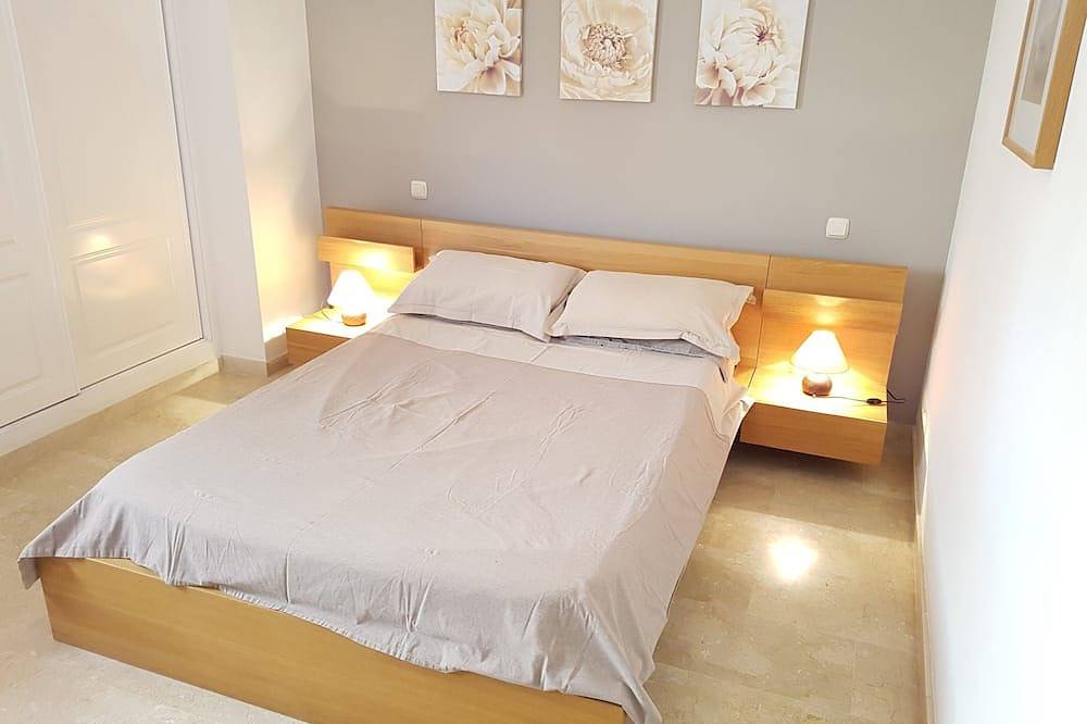 Entire apartment, Spacious modern apartment with large terrace and private pool, long & short lets in Playa Serena (Roquetas de Mar), Roquetas de Mar