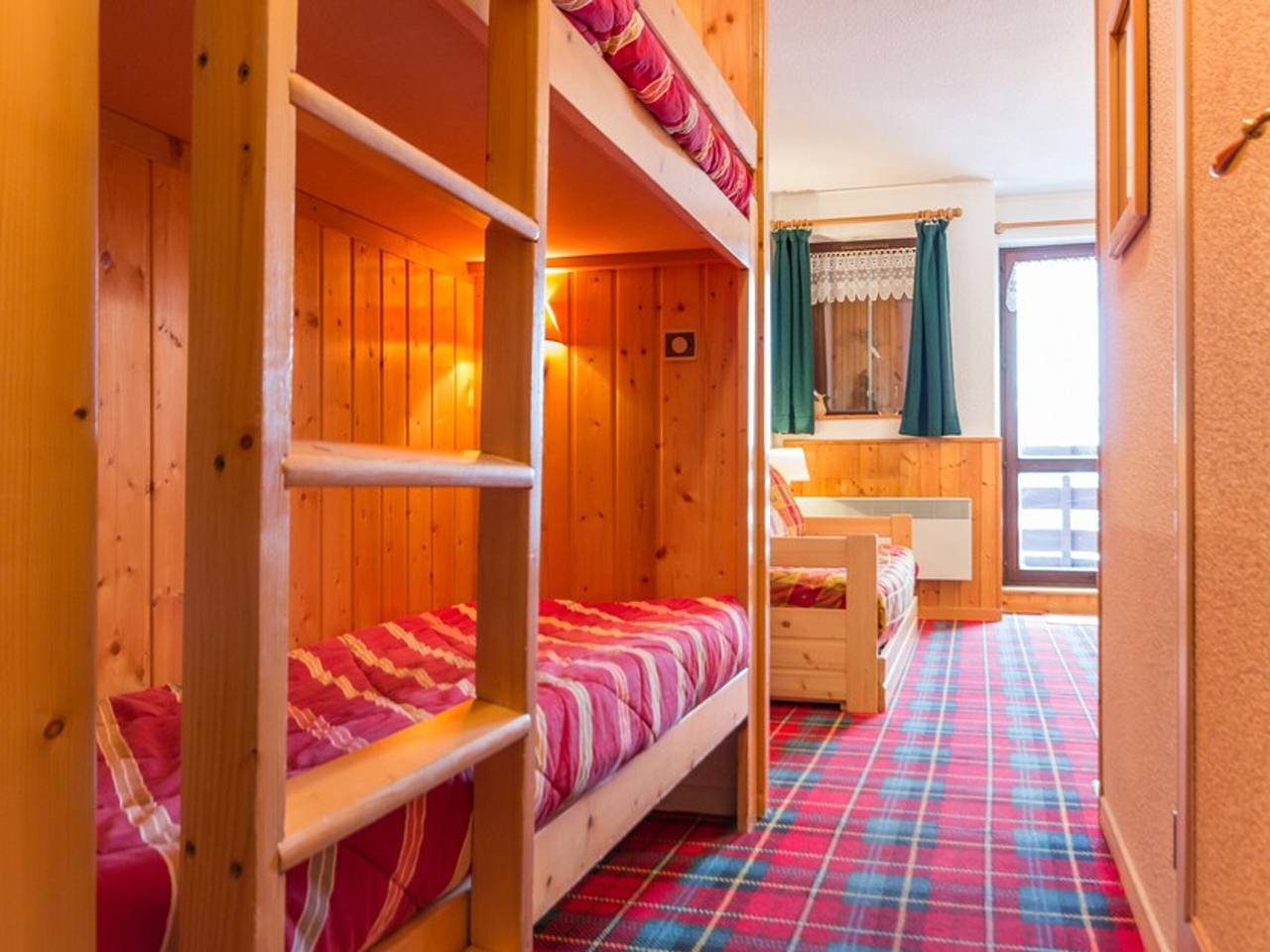 Studio entier, Studio lumineux avec balcon, proche des pistes in La Rosière, Montvalezan