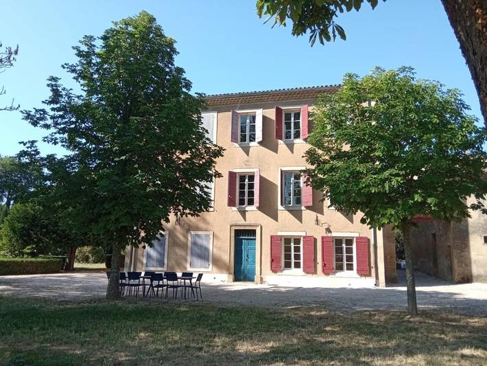 Chambre d’hôte pour 2 personnes, avec piscine ainsi que vue et jardin