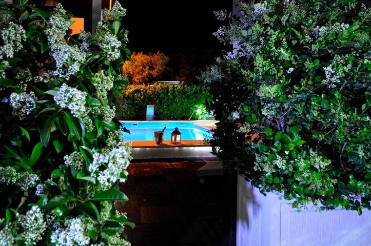 Maison d’hôte pour 3 personnes, avec jardin ainsi que piscine et vue à Trogir