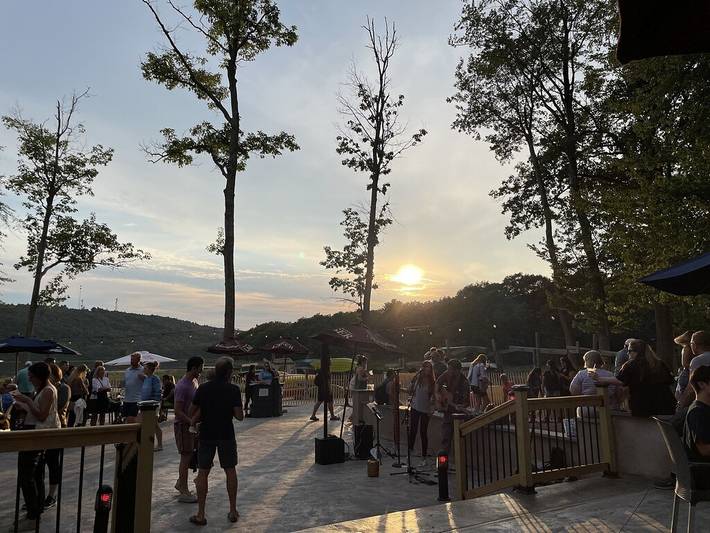 Ferienhaus für 8 Personen, mit Terrasse und Whirlpool sowie Pool - 1