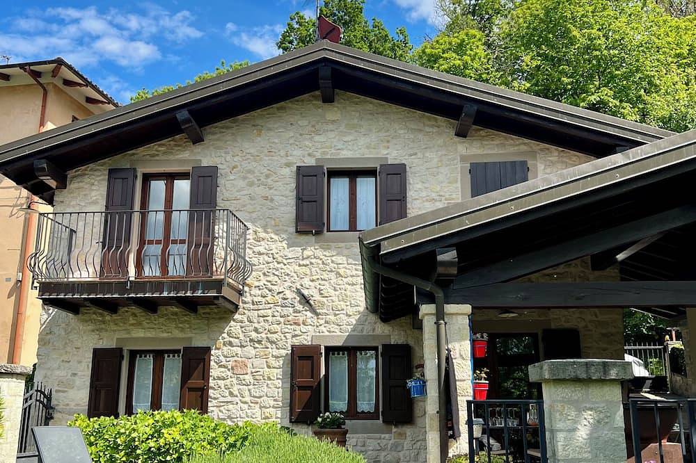 Cozy stone house surrounded by greenery in Pavullo nel Frignano, Modena Provinz