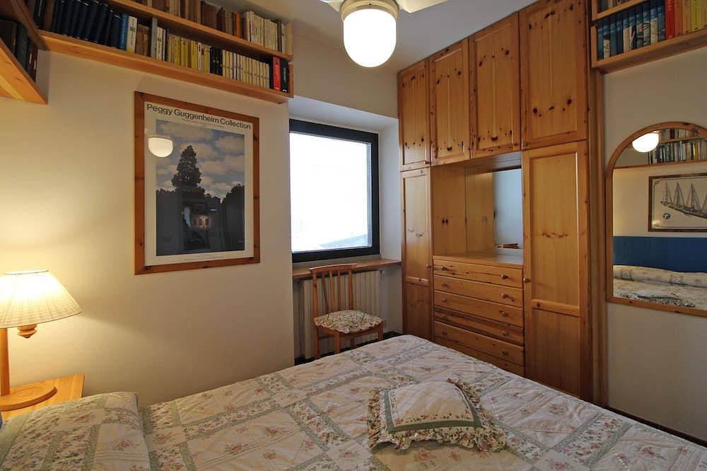 Ganze Wohnung, Zwei-Zimmer-Wohnung in Residenz mit Pool und Panoramablick auf den See in Sale Marasino in Sale Marasino, Catena Bresciana Occidentale