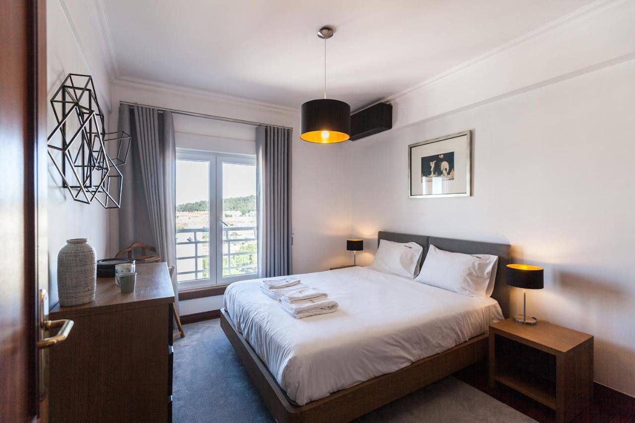 Apartamento inteiro, Two-Bedroom Apartment with Balcony in Benfica, Lisboa