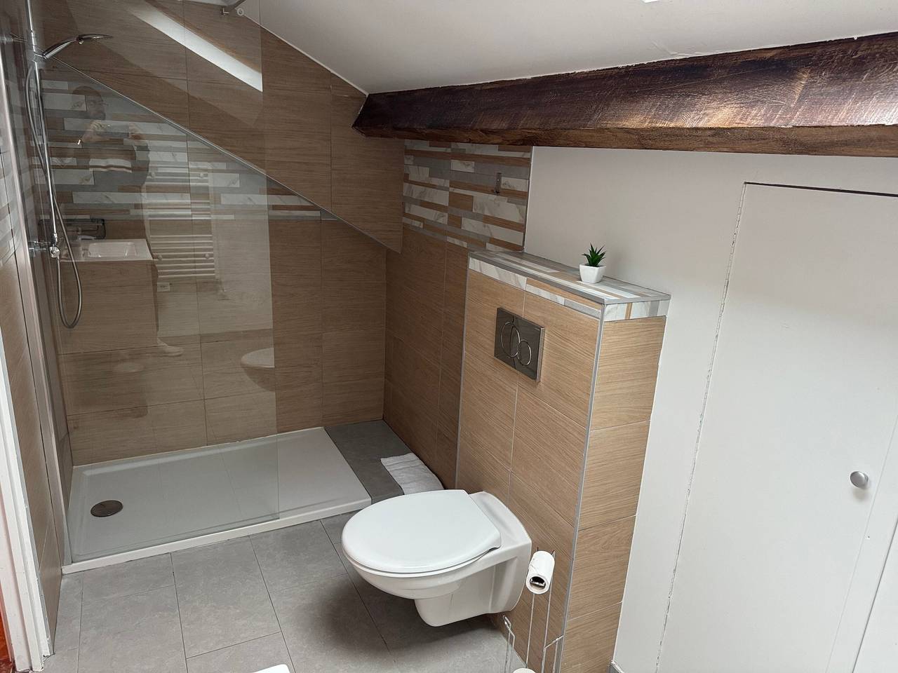 Quarto de Hóspedes “Lyon Mon Amour - Quarto St-Bonaventure” Wi-Fi, Ar Condicionado in Lyon, Rio Ródano