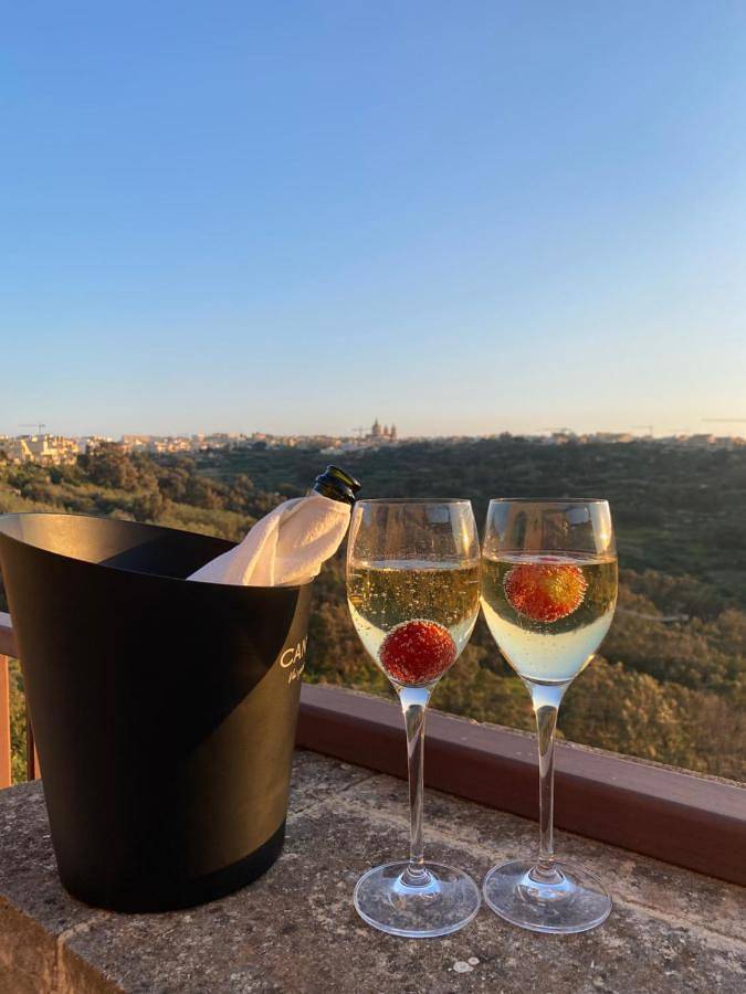 Chambre d’hôte pour 2 personnes, avec vue ainsi que piscine et balcon dans Xaghra - 3