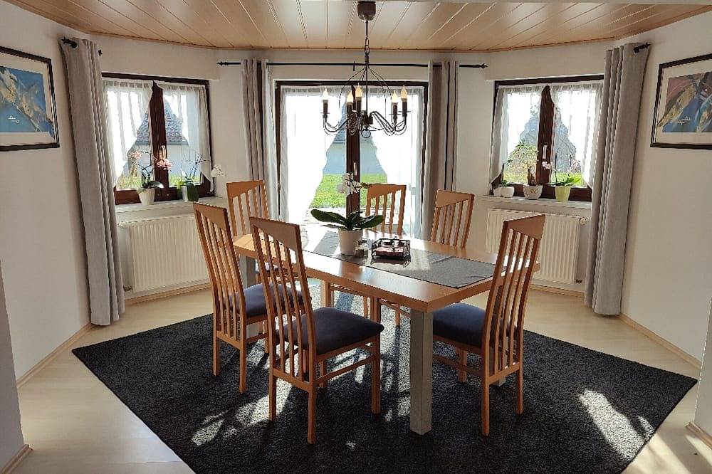 Ganze Wohnung, Ferienwohnung (100qm) mit Terrasse in Hohenthann, Ostbayern
