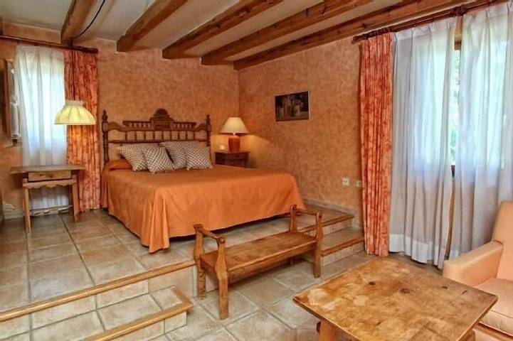 Logement de San Pedro de Caldas à l'usage touristique pour 43 places. in Yanguas de Eresma, Province de Ségovie