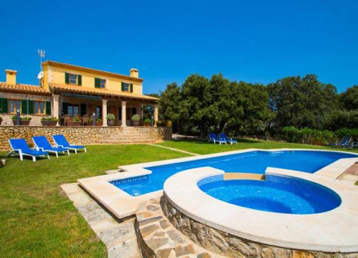Finca mit Whirlpool für 12 Personen, mit Whirlpool und Garten in Artà