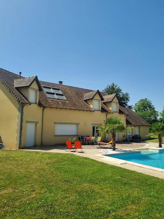 Location de vacances pour 12 personnes, avec vue ainsi que terrasse et piscine à Herry - 4