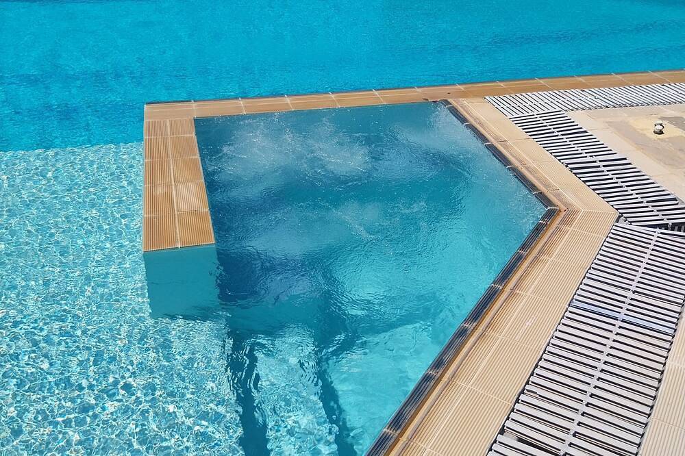 Villa with Private Pool, Jacuzzi & Bbq for up to 8 guests in Prassas, Iraklio-Heraklio region