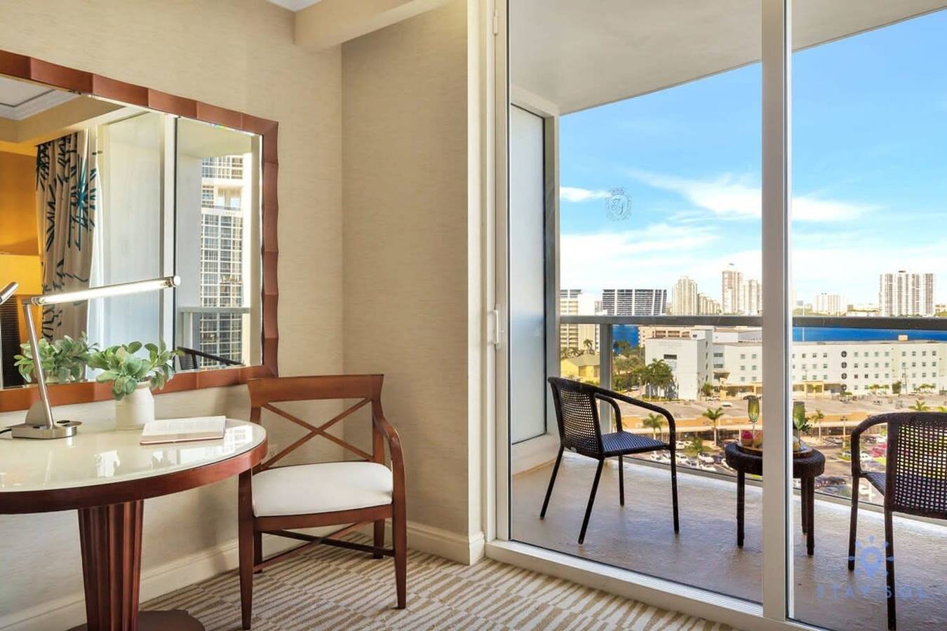 Appartement entier, Deluxe Studio Retreat  Amazing Pool in Sunny Isles Beach, Floride